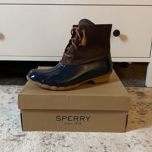 Woman’s sperry boots brand new